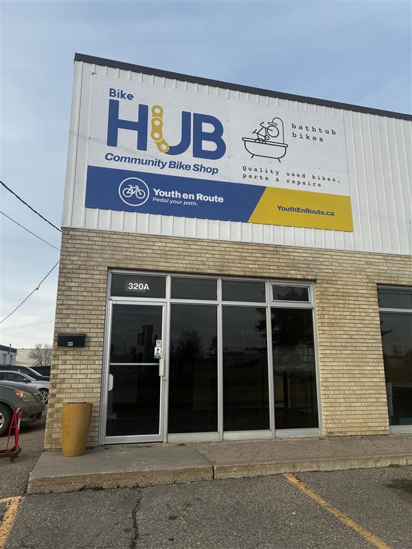 Youth en Route, Bathtub Bikes, opening DIY bike shop